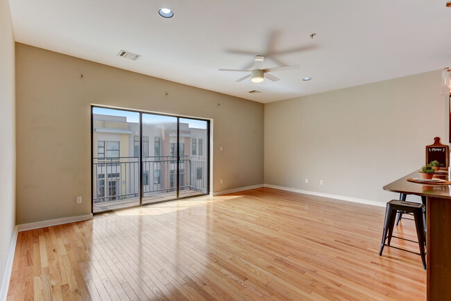 Foto del edificio - 6000 S Congress Ave