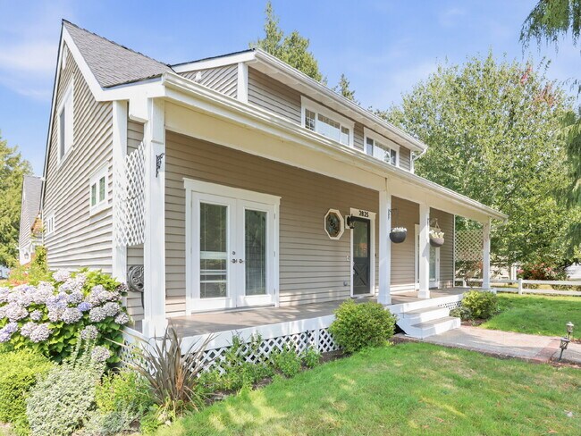 Foto del edificio - 4 Bedroom PLUS Above Garage Bonus Room in Bothell! Air Conditioned!