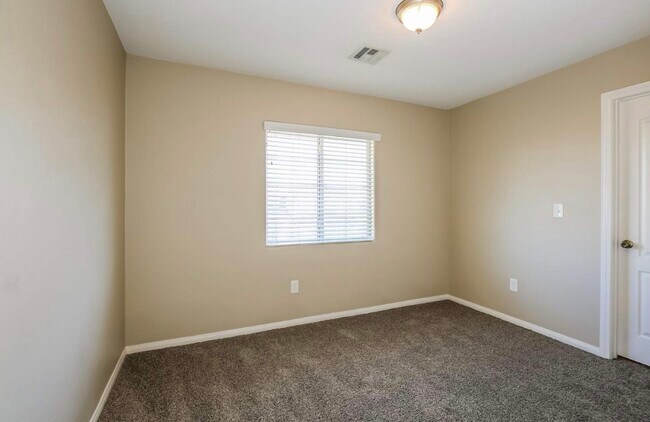 Foto del edificio - 5024 Valley Dr