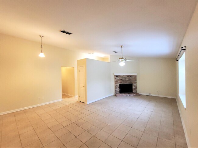 Building Photo - 1805 High Ct