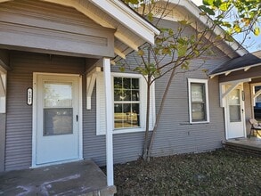 Building Photo - 121 S Center St