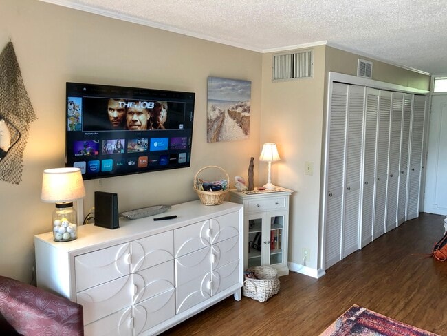 Photo - 108 Lakeside Villla Apartment