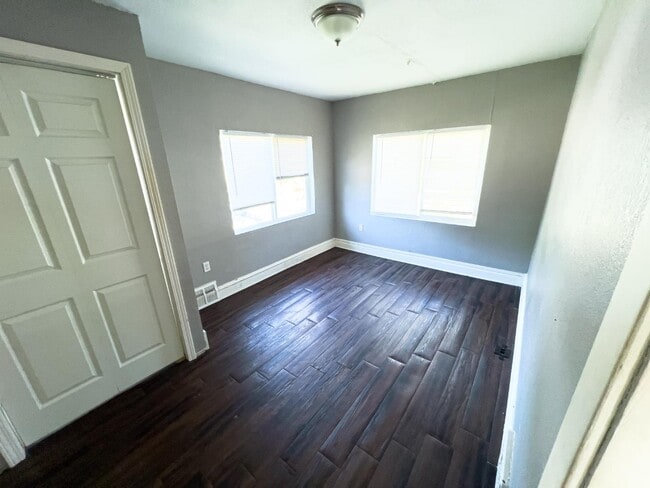 Building Photo - 602 SW 7th St