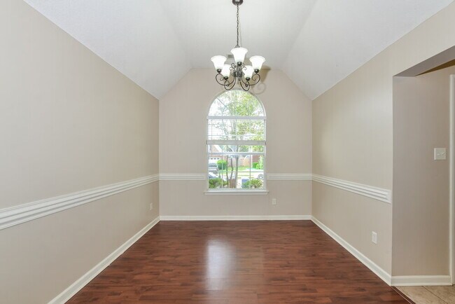 Building Photo - 10255 Green Moss Dr S