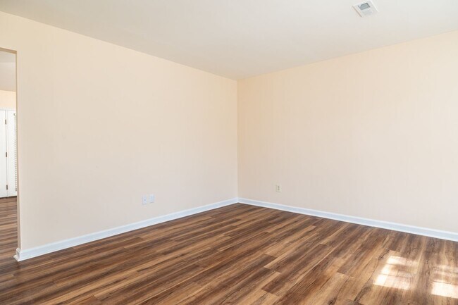 Building Photo - Knoxville 37922 - 3 bedroom, 2.5 bath home...
