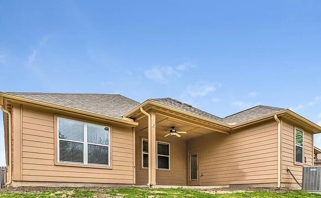 Building Photo - 1613 Mesquite Ln