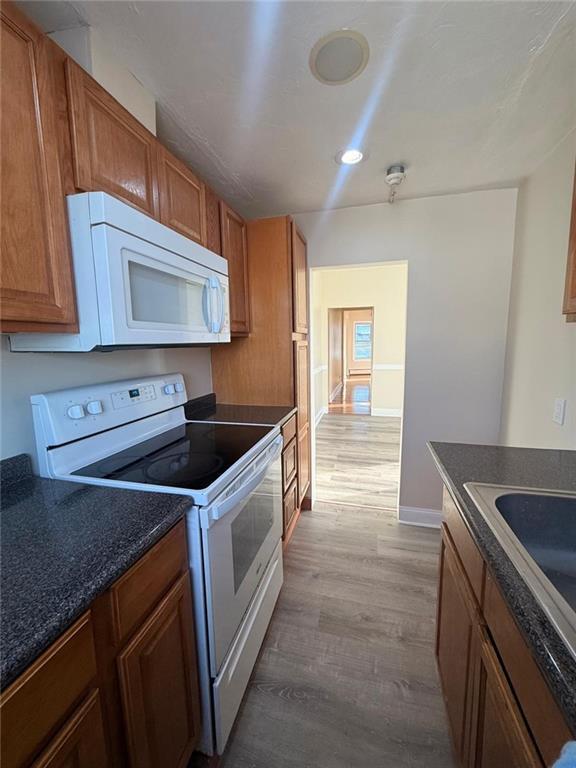 Foto del edificio - 212 East St