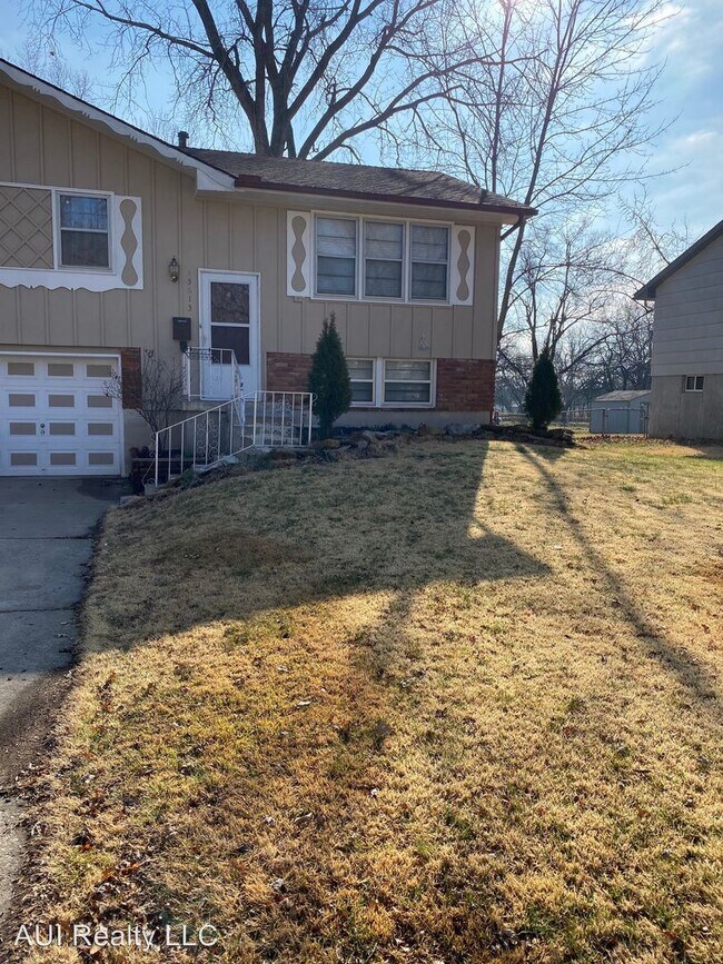 Building Photo - 3 br, 1.5 bath House - 13613 Cambridge Avenue