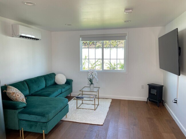 Building Photo - 1 Bedroom Condo in Los Angeles