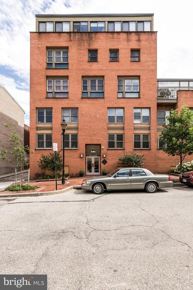 Building Photo - 123 W Barre St