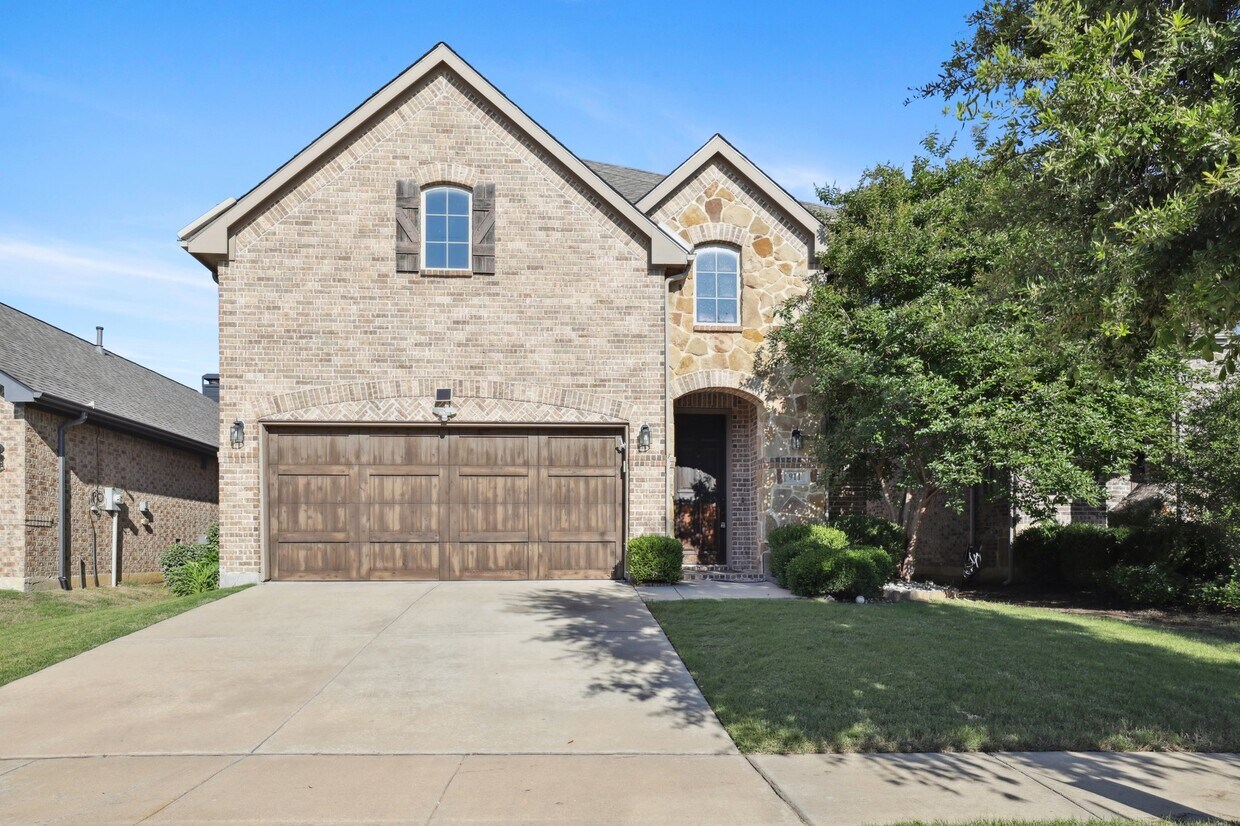 Foto principal - 911 Montgomery Way