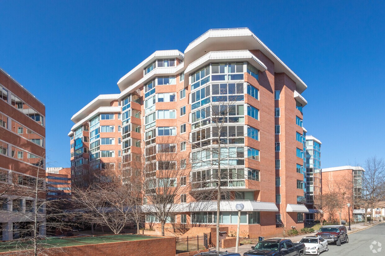 West View at Ballston Metro Apartments in Arlington, VA