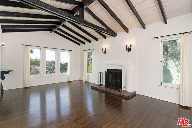 Building Photo - 1519 Silverwood Terrace