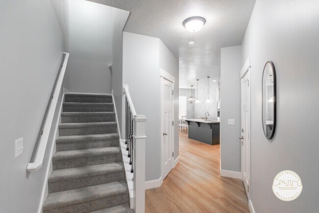 Foto del edificio - Modern 4-Bed Vineyard Townhome Near UVU wi...