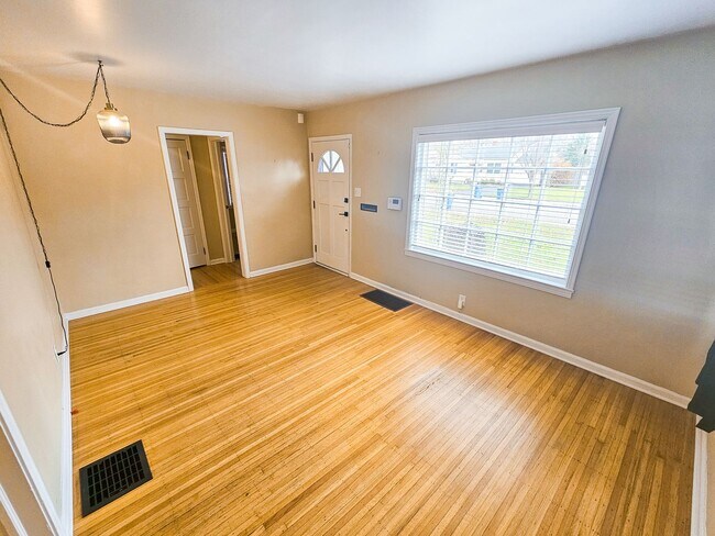 Foto del edificio - 5352 Crittenden Ave