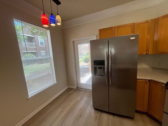 Building Photo - 8819 Villa View Cir