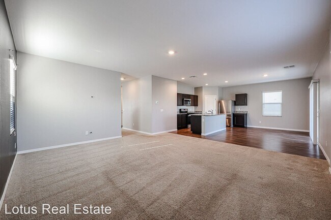Foto del edificio - 5 br, 3 bath House - 19554 W Annika Dr.