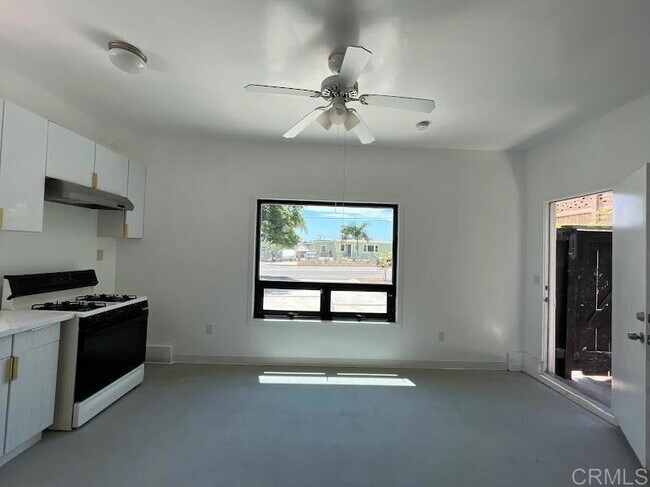 Building Photo - 453 1st Ave