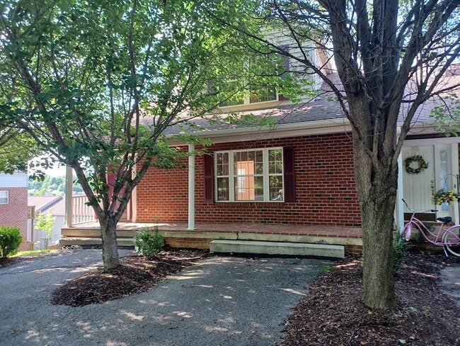 Building Photo - 365 Tall Oak Blvd NW