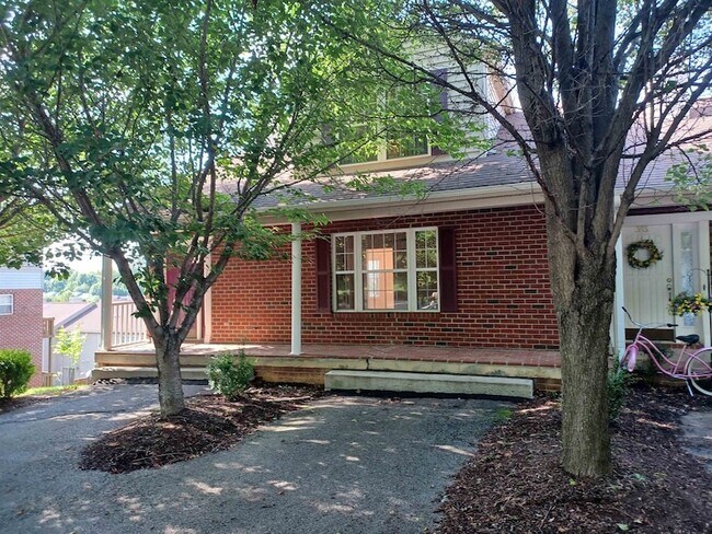 Foto del edificio - 365 Tall Oak Blvd NW