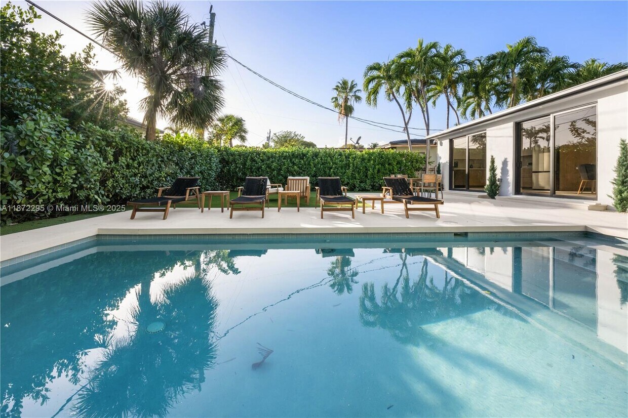 Foto principal - 900 W 47th Ct