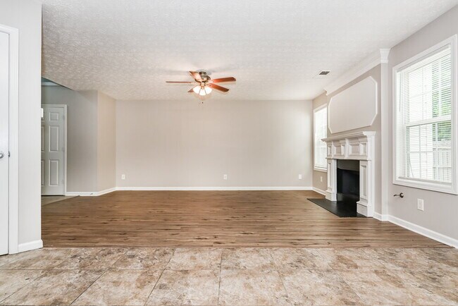 Foto del edificio - 3807 Riverside Pkwy