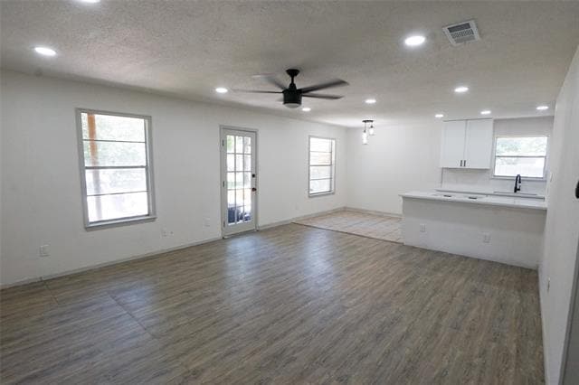 Building Photo - 421 Parkview Ct