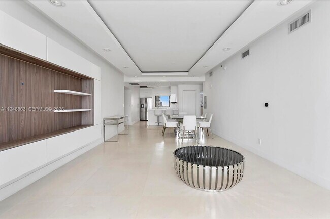 Foto del edificio - 601 NE 36th St