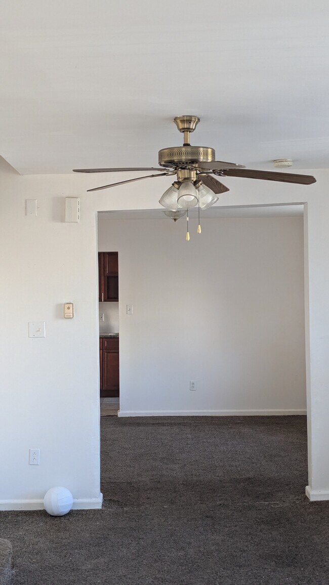 Building Photo - 1704 Georges Ln