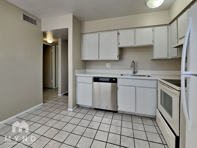 Building Photo - 8343 N 59th Dr