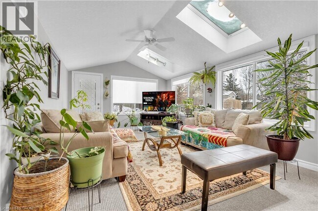 Building Photo - 62 Lewis Crescent