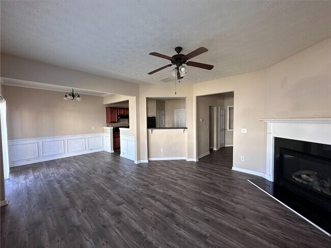 Foto del edificio - 827 Forsythia Way