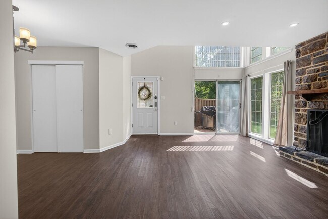 Foto del edificio - Beautifully Renovated Single-Level Condo in Hatboro-Horsham