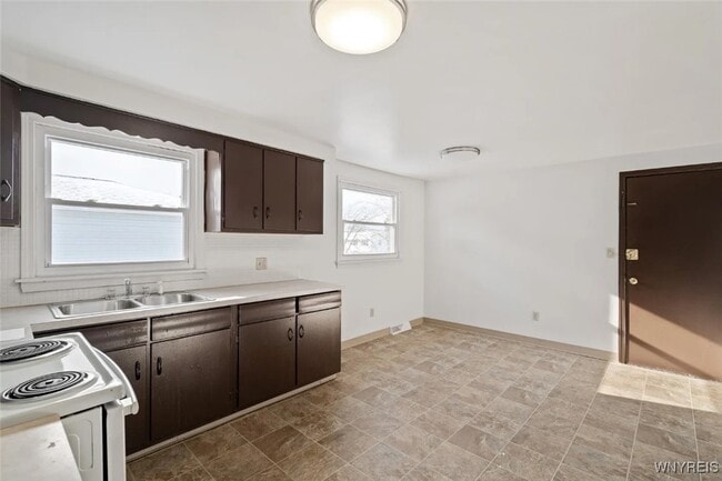 Building Photo - 317 Sundridge Dr