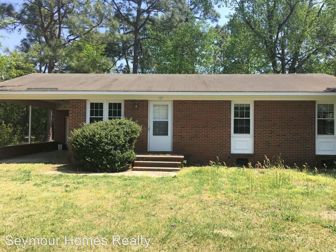 Primary Photo - 127 Oak Circle Dr