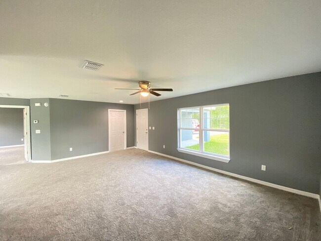 Foto del edificio - Beautiful Newer  Home - 3/2/2 **WON"T LAST**