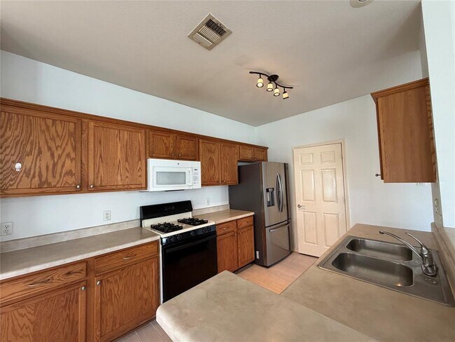 Building Photo - 917 Elderberry Tea Cove