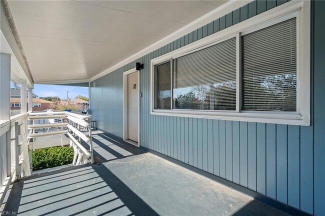 Building Photo - 1226 Little Bay Ave