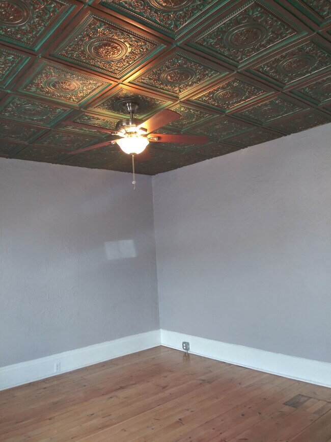 Livingroom 2 - 2118 Tustin St
