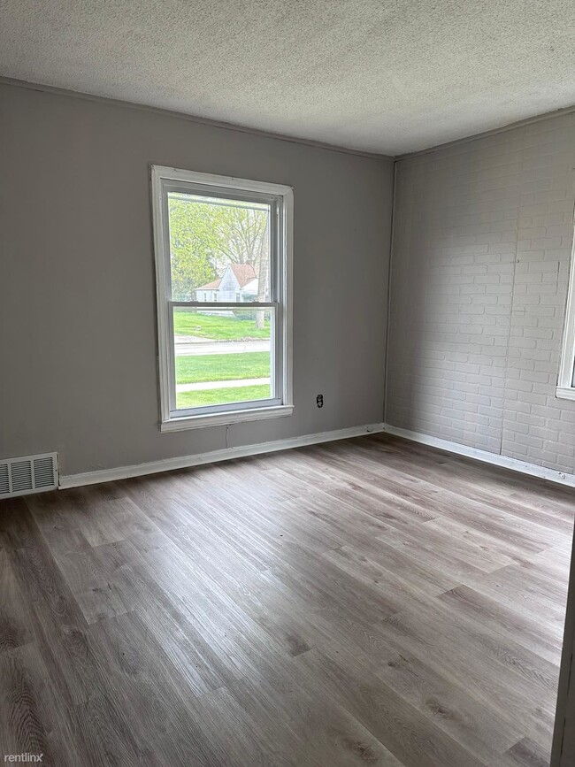 Building Photo - 3 br, 1 bath House - 18600 Margareta St