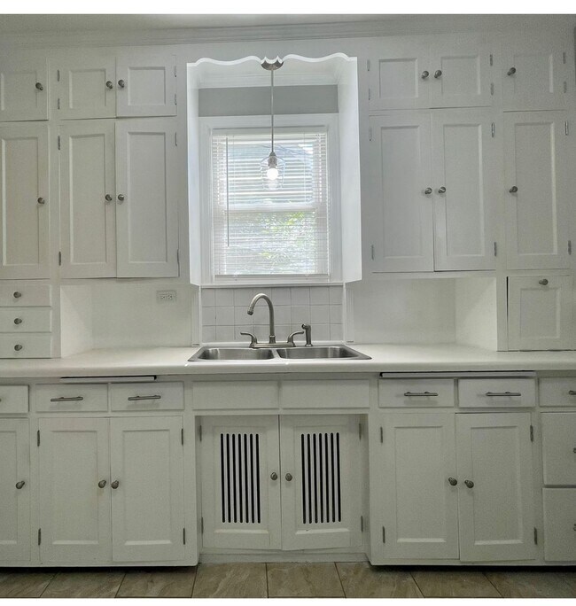 Foto del edificio - Stunning 3 Bedroom 2 Bathroom House!!