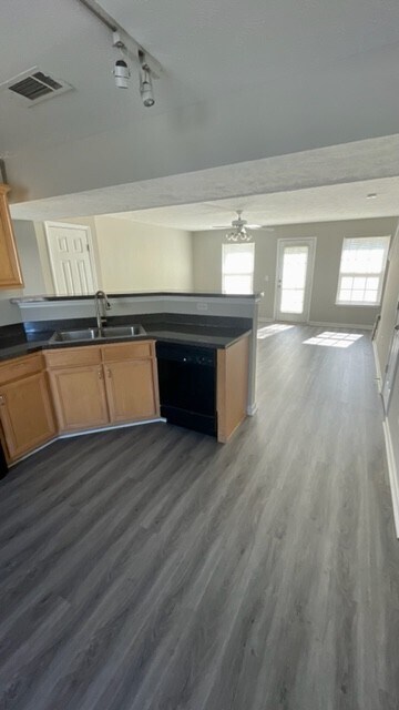 Building Photo - 302 Doe Ridge Ct