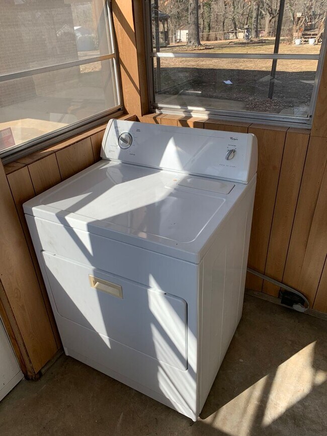 Building Photo - 3 bedroom Salisbury home