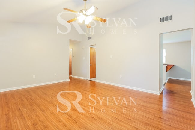 Building Photo - Beautifully updated 3 bedroom rancher!