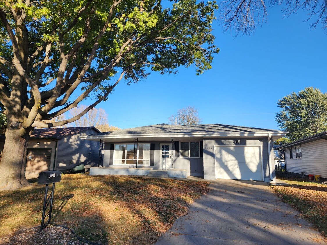 Foto principal - 1115 N Sherman Ave