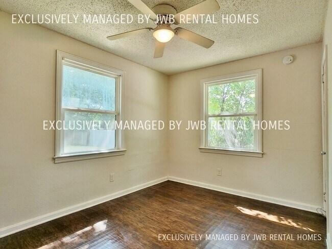 Building Photo - 835 Gardenia Ln