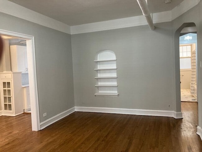 Building Photo - East Rogers Park One Bedroom