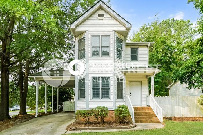 Foto principal - 3 Bedroom Pet-Friendly Home in Raleigh, NC...