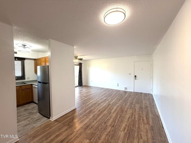 Building Photo - 1225 Carriage Cir