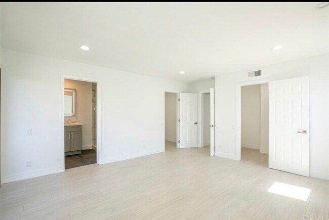 Foto del edificio - 20224 Sherman Way